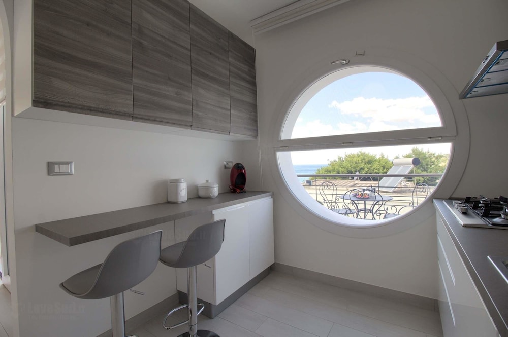 Greg Bay en Patu — kitchen