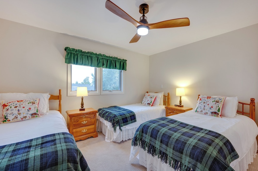 Ski-in Condo w/ Hot Tub on Burke Mtn Slopes!