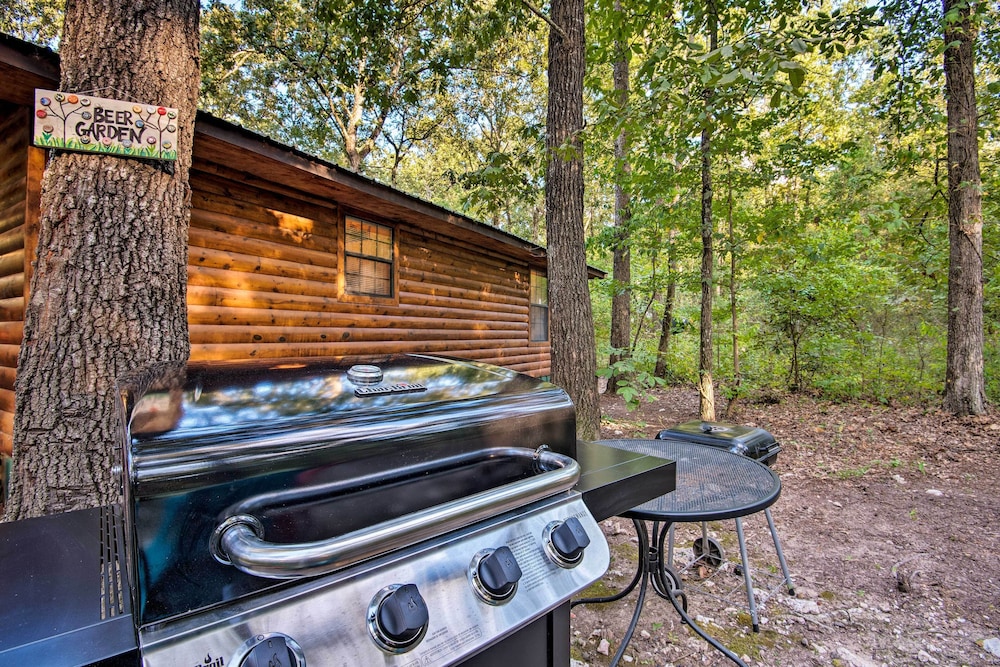 Broken Bow Cabin w/ Hot Tub, Near Hiking + Fishing view 4