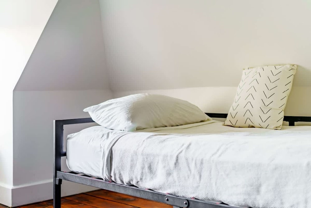 Short North Convention King Bed Parking Free