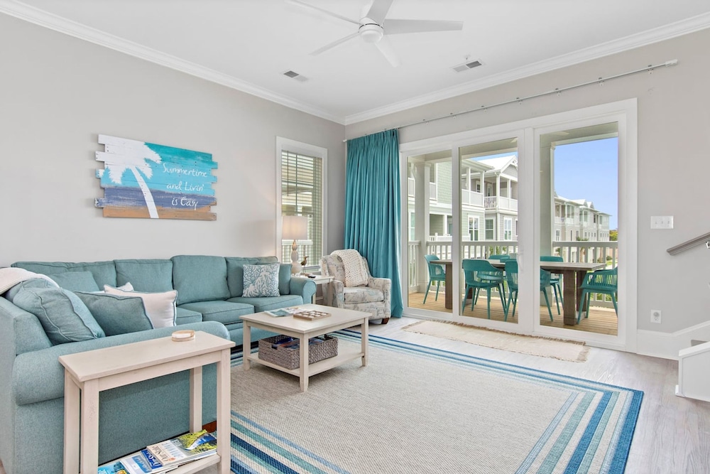 Luxury Beach Condo 5 Min Walk to Beach Shops