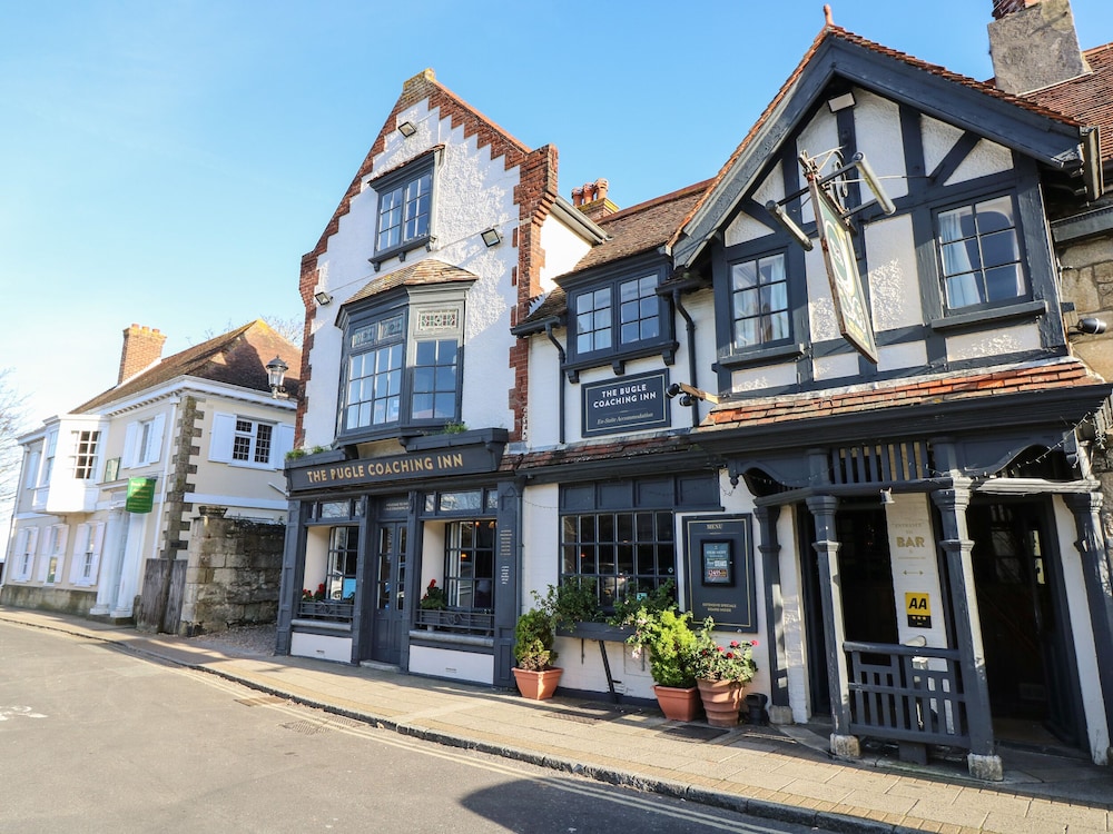 8 Munday Cottages