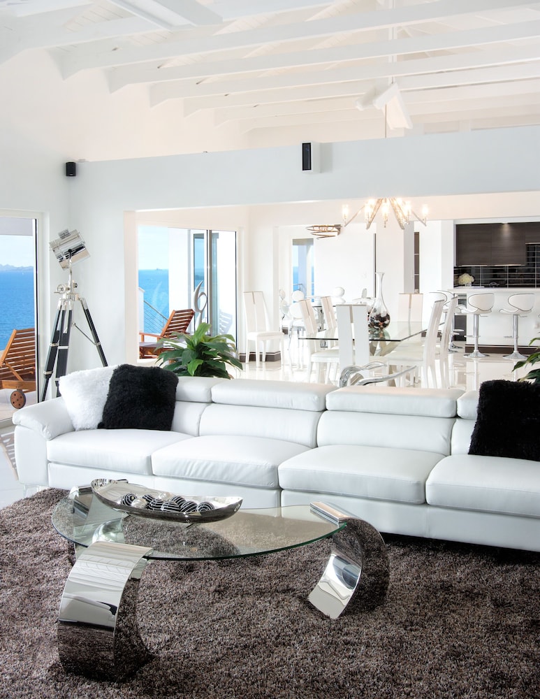 Paradiso by Island Properties Online