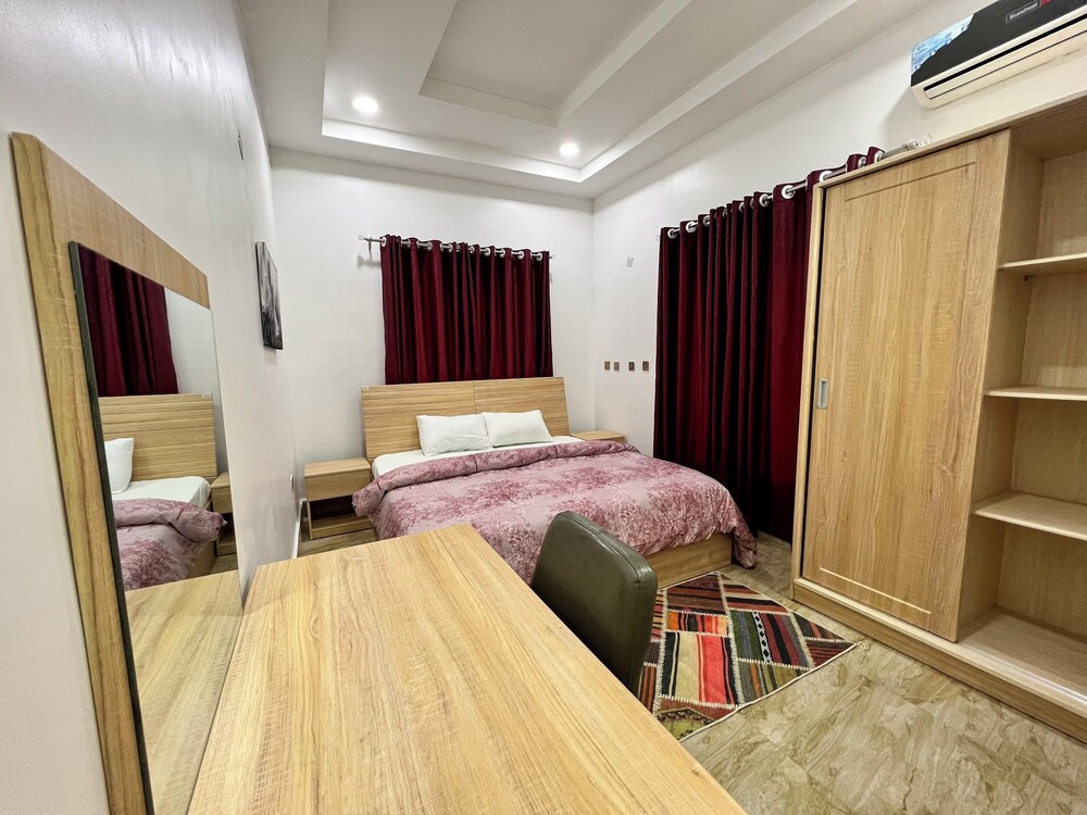 FURNISHED APARTMENTS