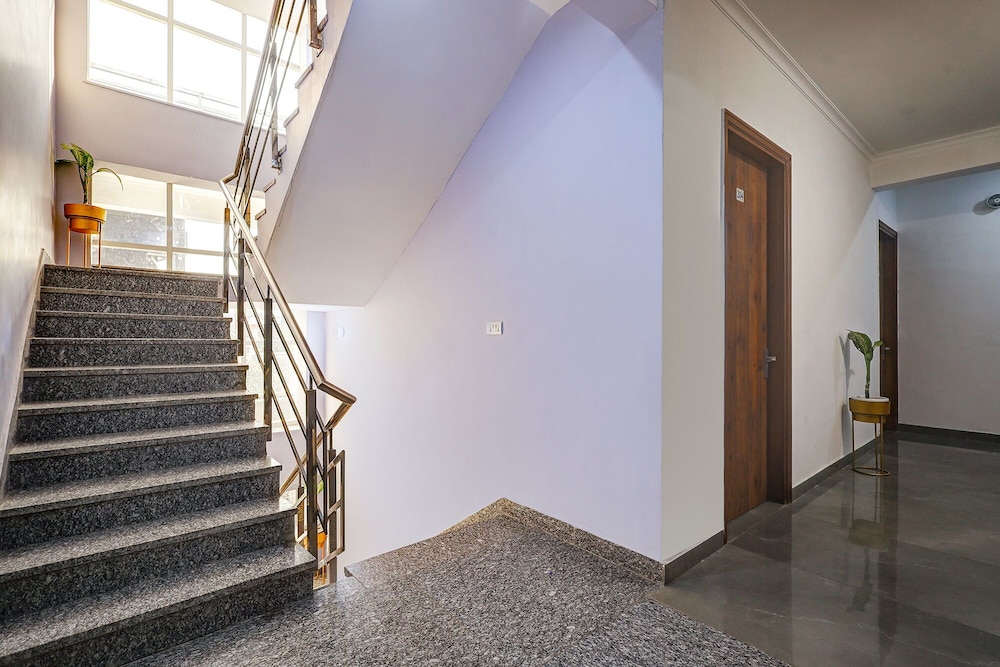 Fabhotel La Corporate Suite