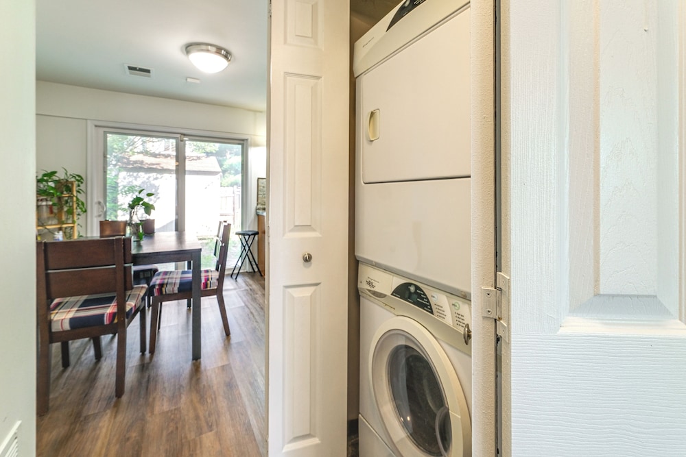3 Mi to Dulles Airport: D.c. Area Townhome