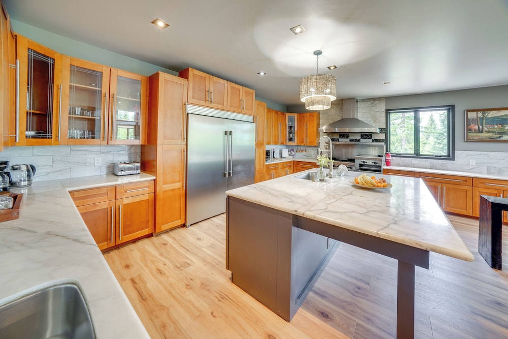 7 Mi to Boat Launch: Luxe Montana Family Home