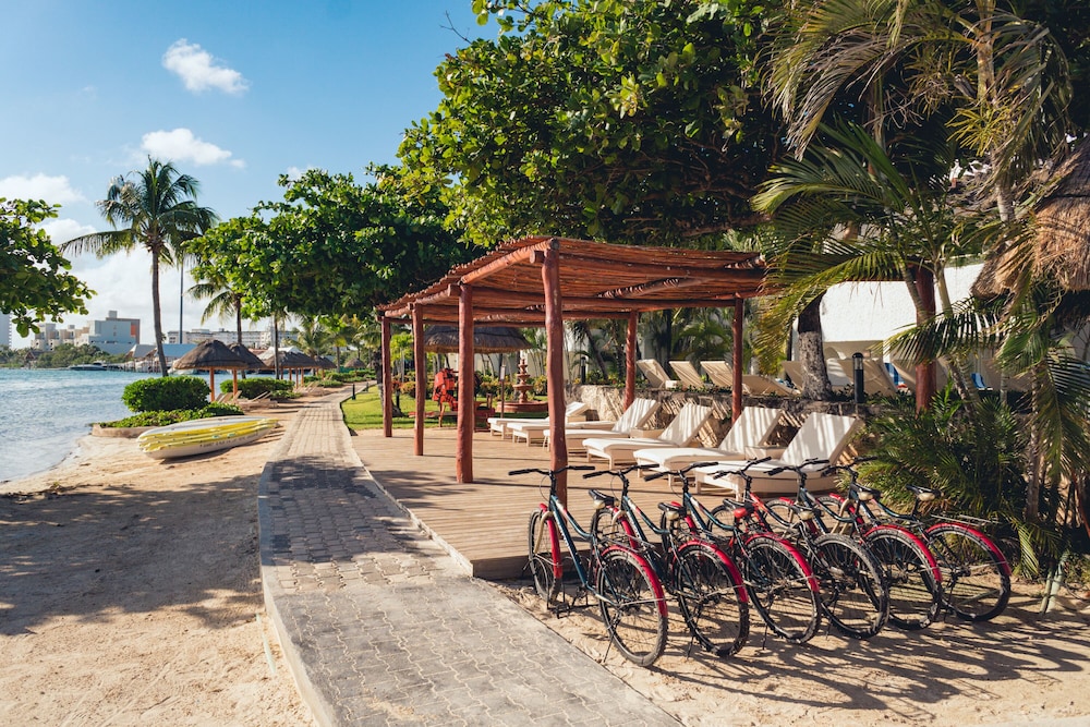 Sunset Marina Resort & Yacht Club