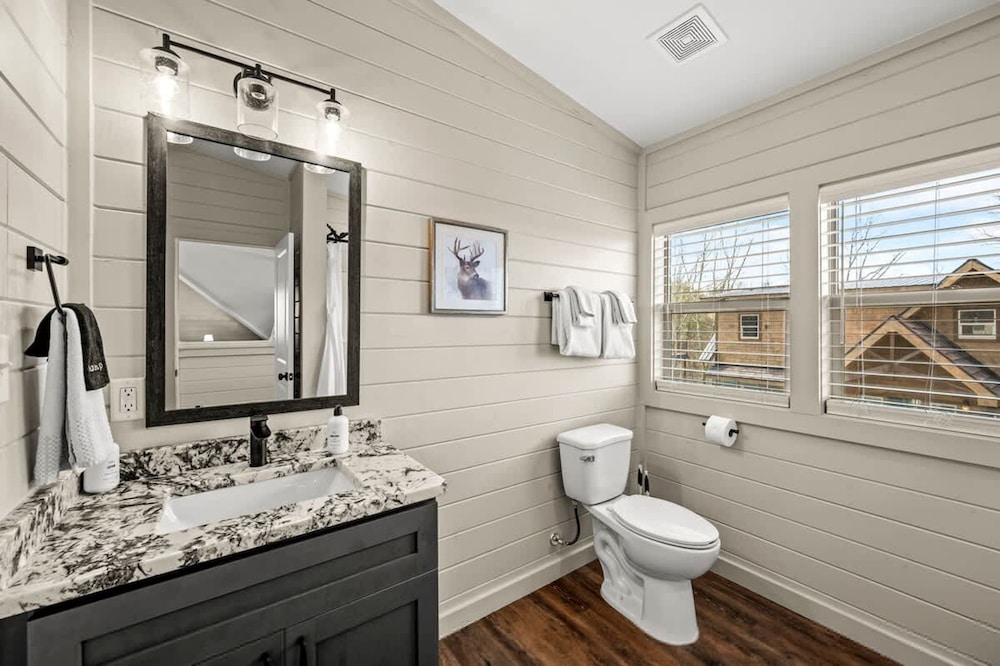 NEW Lake View Indoor Pool Sleeps 14 Hot Tub