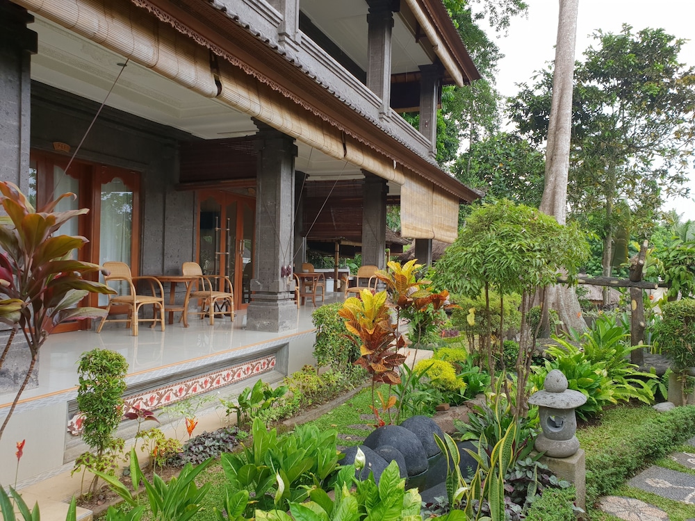Liyer House
