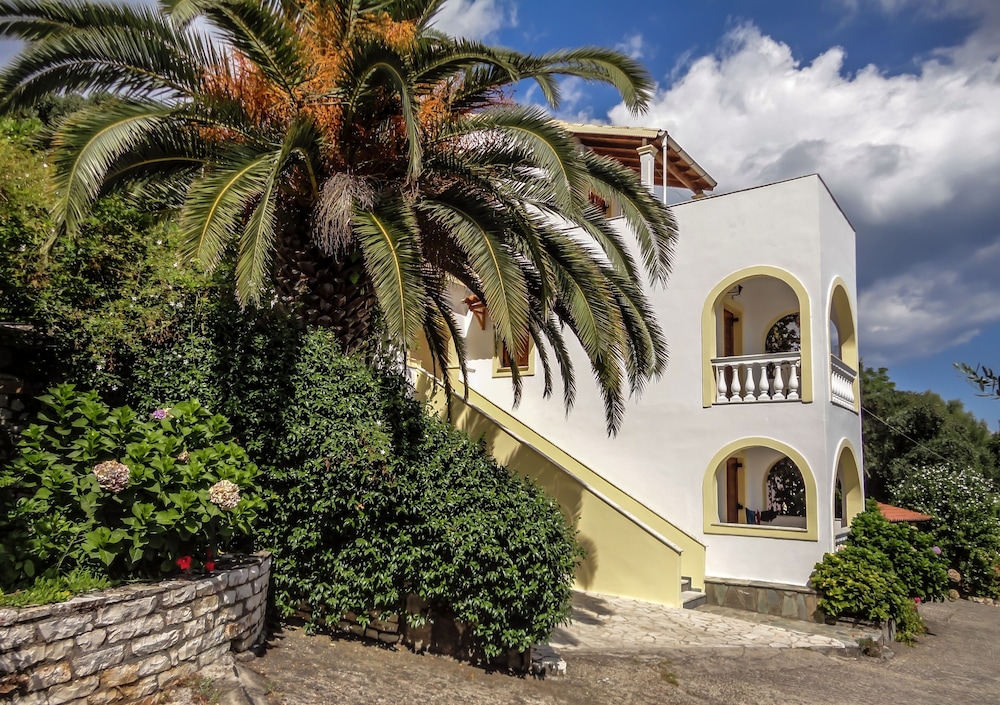 Dionysos Apartments