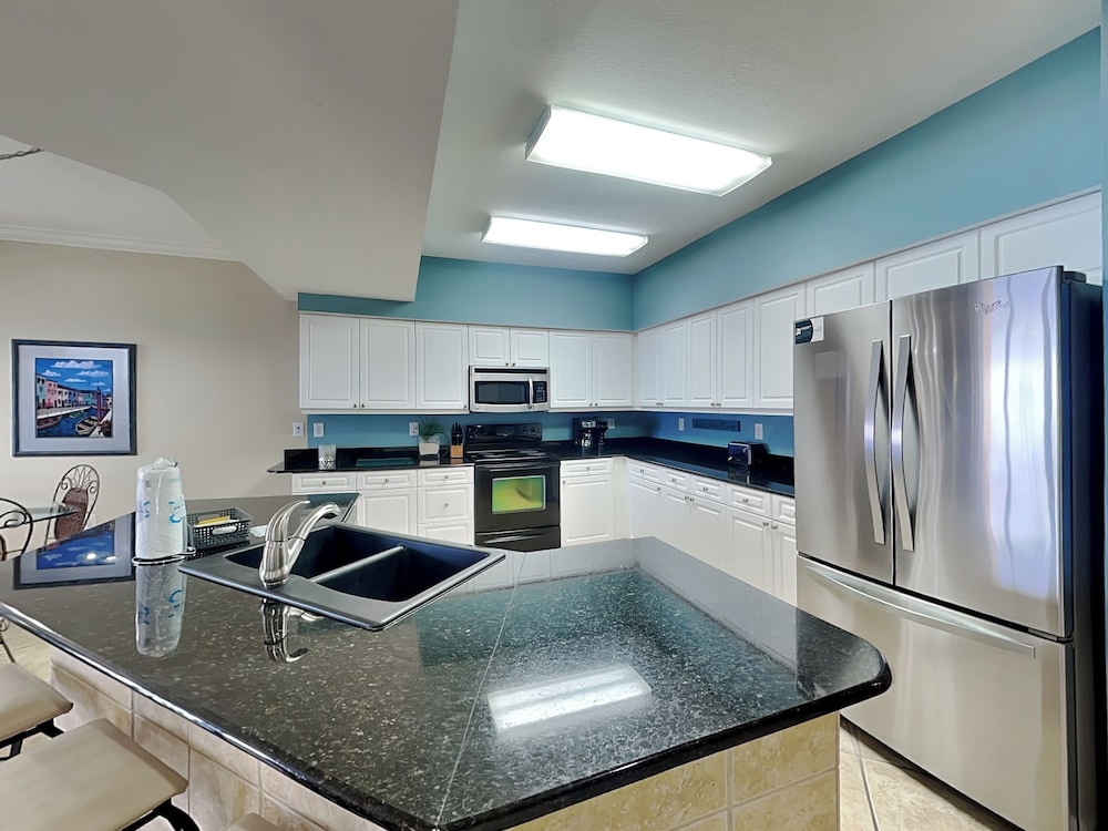Admiral's Quarters #1406 by Southern Vacation Rentals