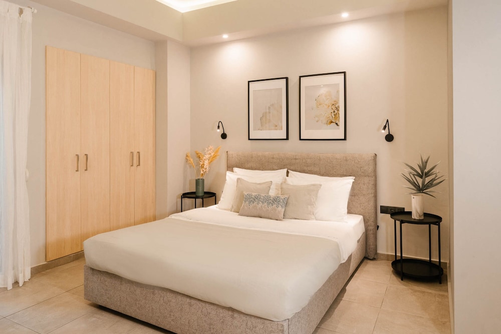 Phaedrus Living: City Center Zenonos Suite photo 3