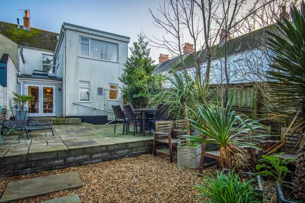 Taliesin - 5 Bedroom Holiday Home - Tenby