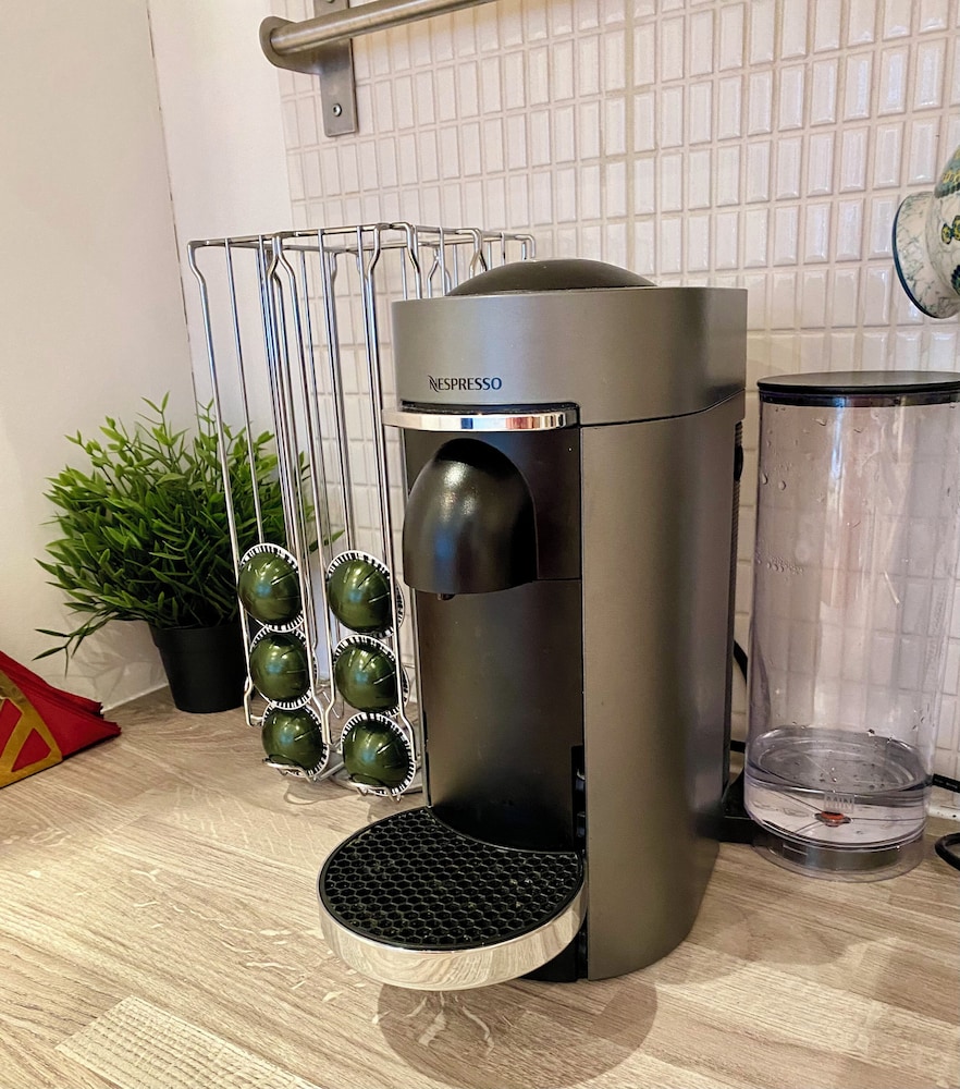 London Oasis - 2 Bedroom Apartment