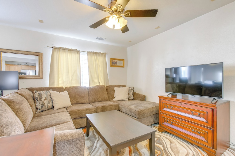 16 Mi to Dtwn Denver: Cozy Townhome w/ Patio!