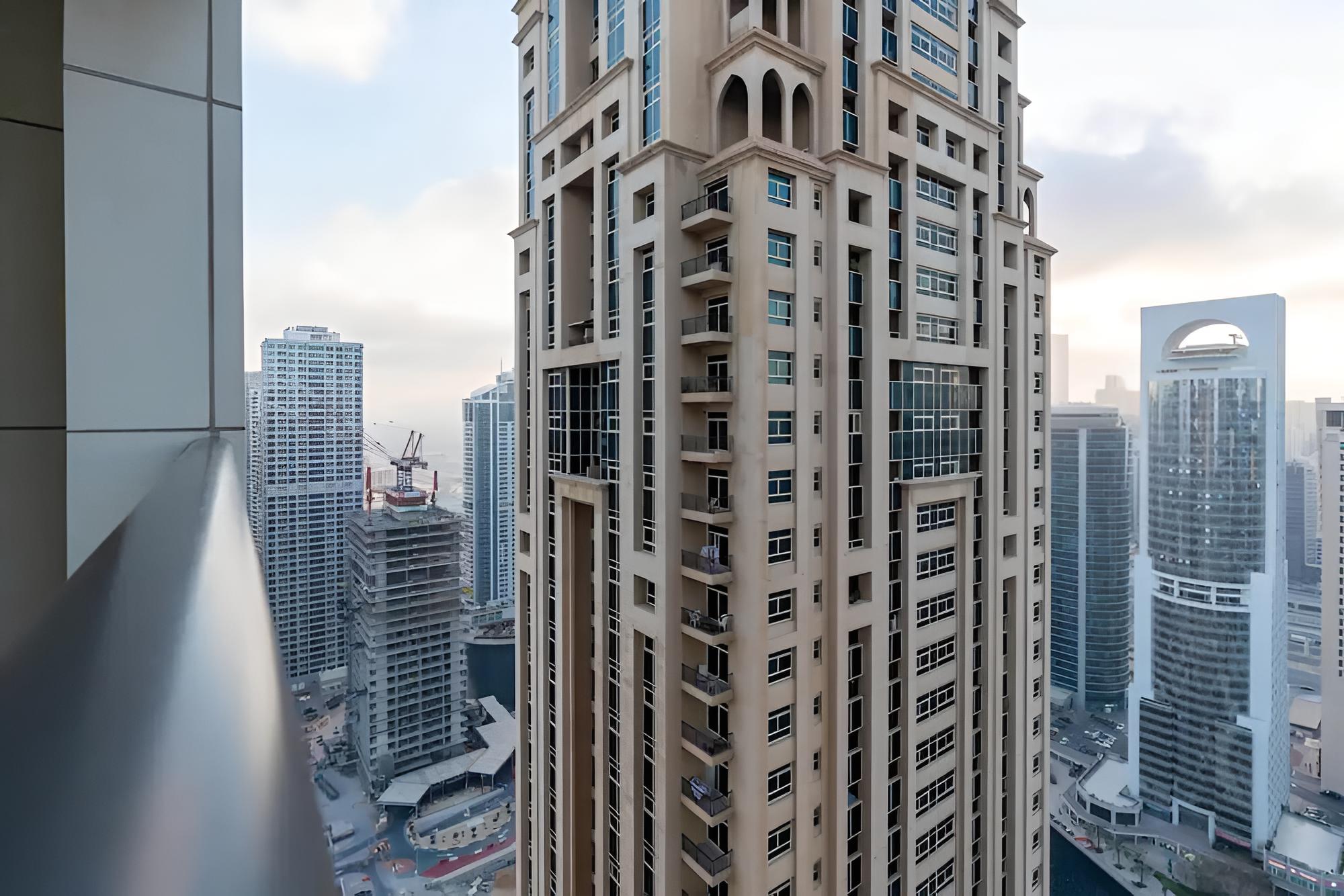 Cozy 2bdr in Jumeirah Lakes Towers