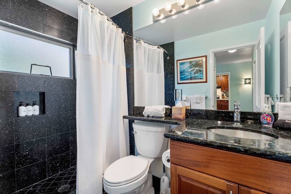 Corner Unit - AC & Wifi - Concierge Included - Vrkcv
