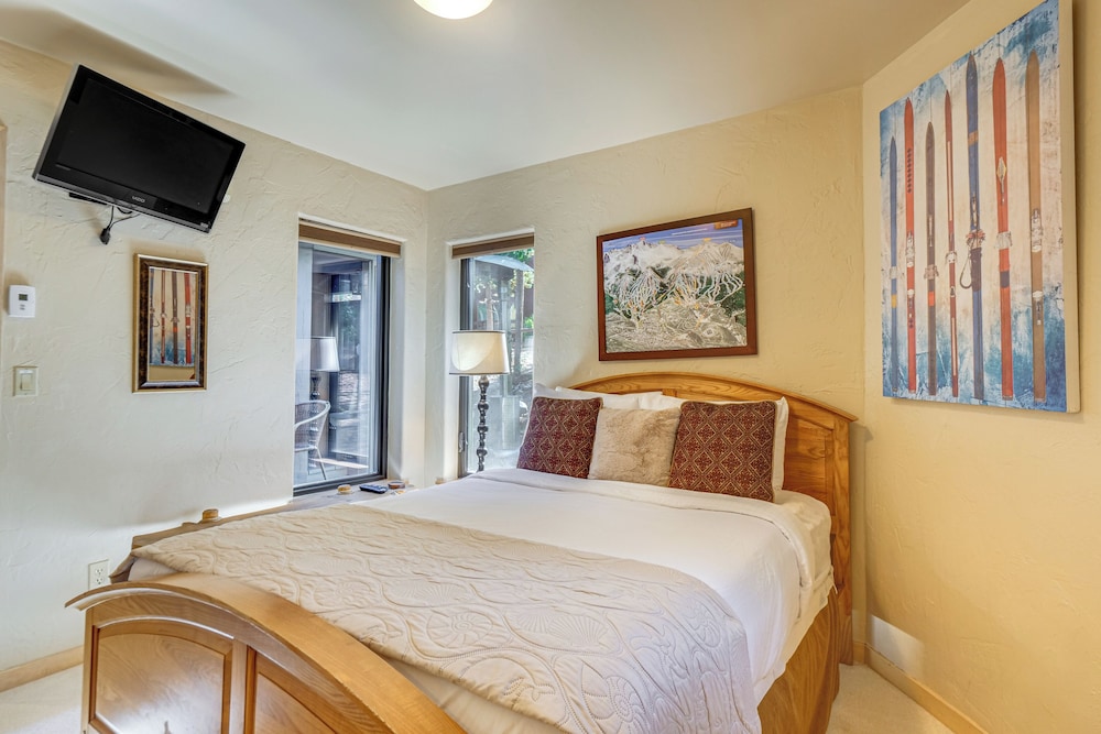 Steps to Ski Shuttle: Breckenridge Home w/ Hot Tub