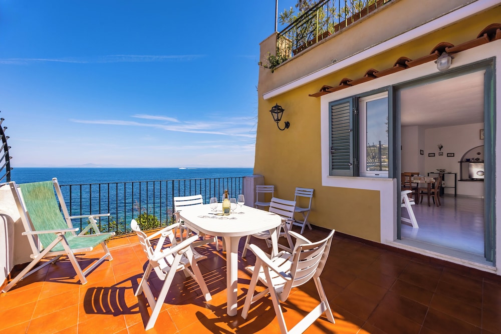 Heavenly Terrace by Napoliapartments