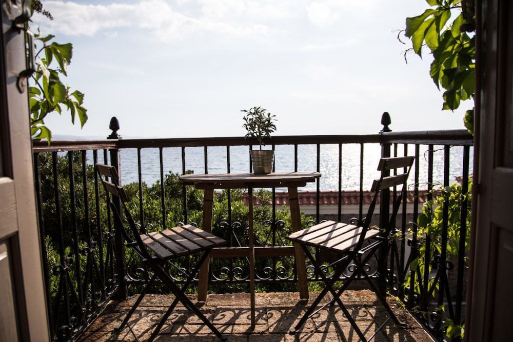 Olive Press Hotel & Apartments
