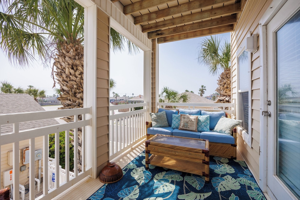 Padre Island Retreat w/ Optional Golf Cart