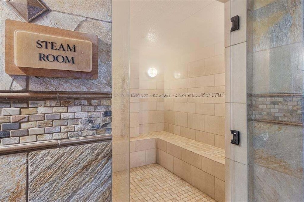 Luxury Stay Meets Family Fun: Premier 1br Retreat 1 Bedroom Condo