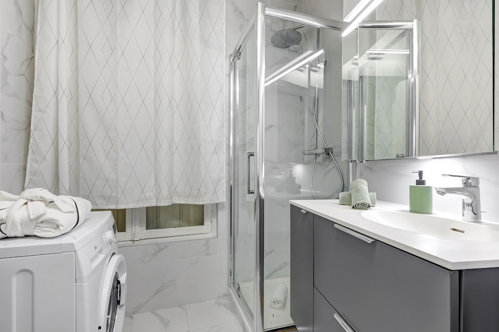Charming 1BR in Saint-Germain Sleeps 4