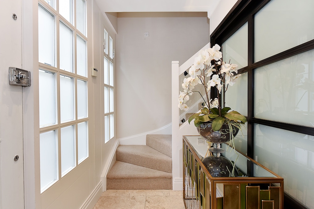 London Choice - South Kensington Mews II