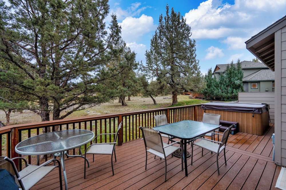 Oasis on the Green of Eagle Crest
