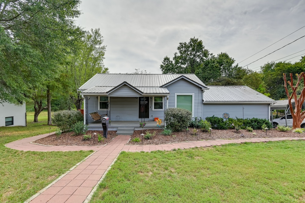 Old Hickory Hideout: Charming Apt w/ Deck! - Property Image 2
