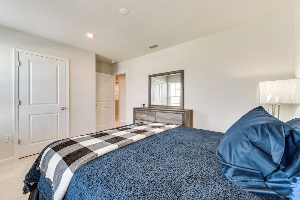 11 Mi to Disney: Family Home w/ Pool Access