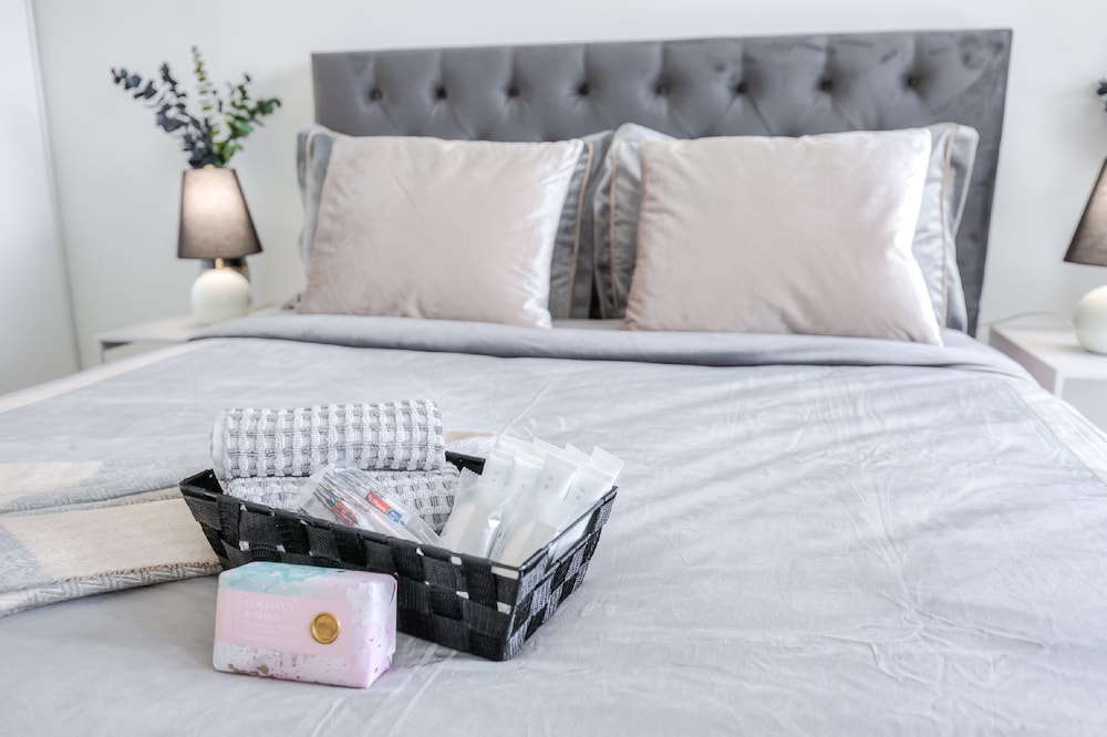 Waterfront Boutique Suites - Image 2