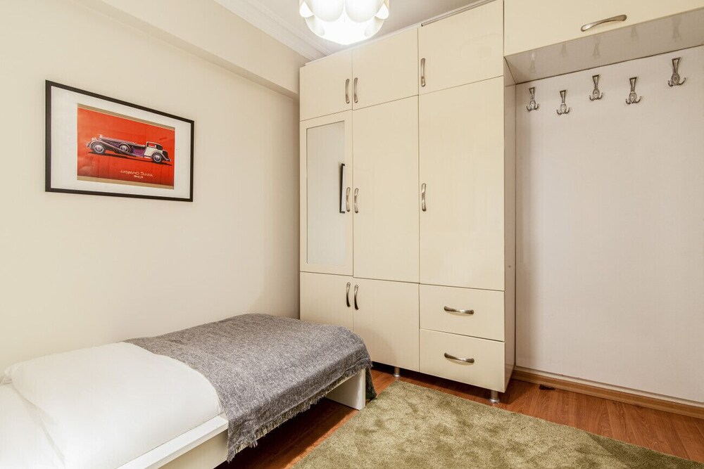 Central and Convenient Flat in Sisli