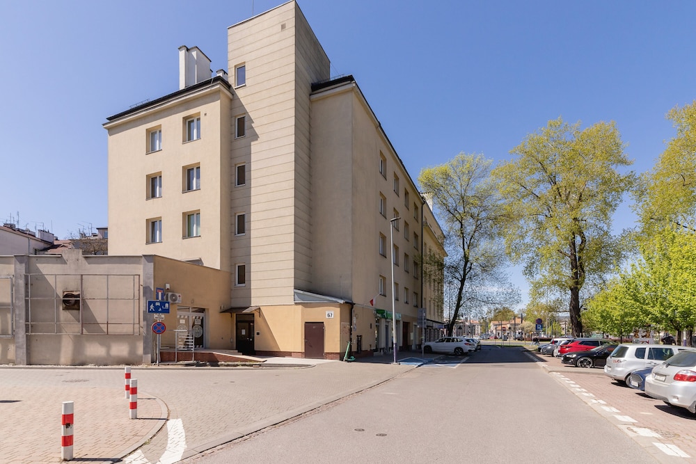 Grzegorzecka Apartment Cracow by Renters view 3