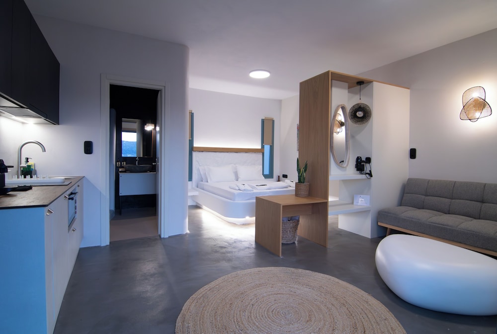 Thronos Suites