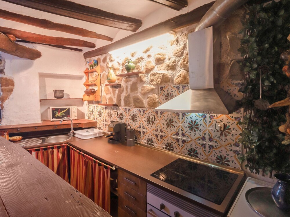 Rural Holiday Home in Tolva near near Mont Rebei Lake view 4