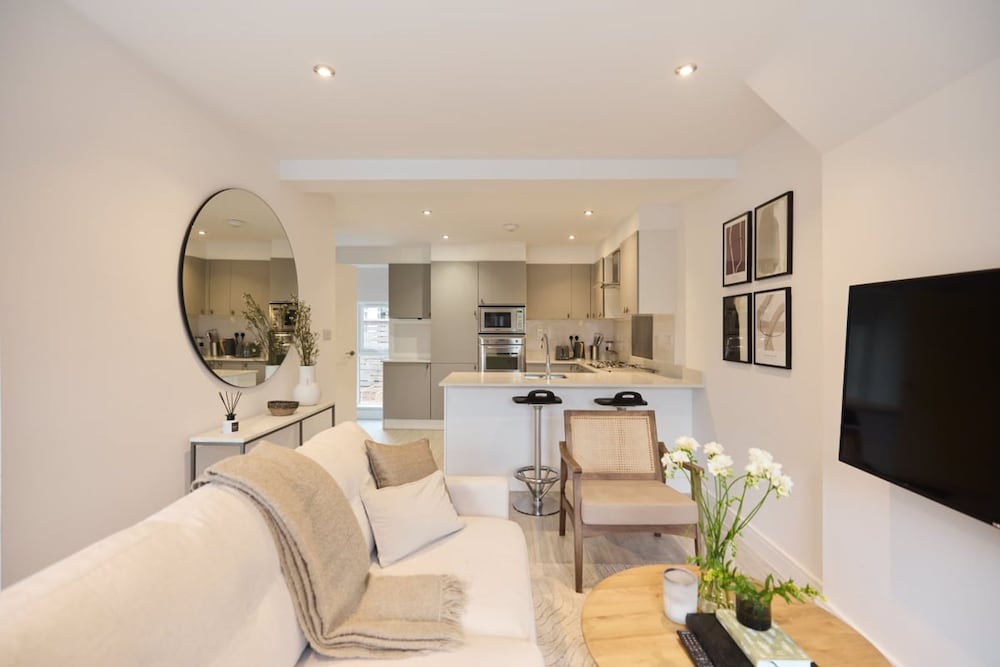 The Kingswood Place - Modern 2bdr With Terrace