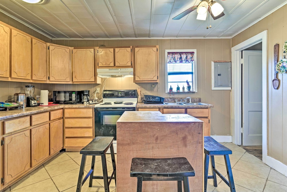Oxford Vacations - Oxford Home on Private Land < 7 Mi to Dtwn! - Property Image 18