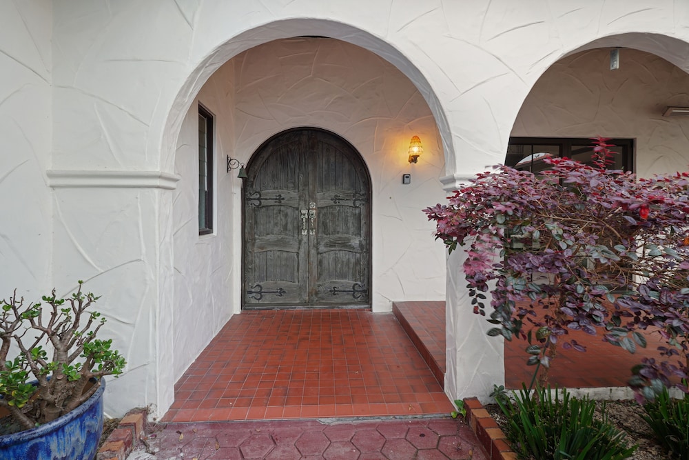 Magnificent Beachfront Mansion - Pool - Image 3