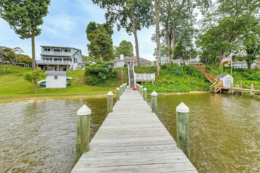 Patio & Water Views: Serene Bohemia River Escape!