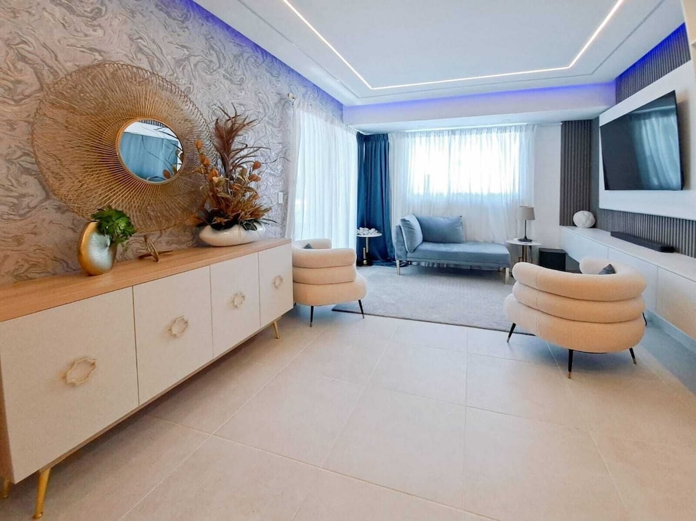 Enjoy Stylish 3br 3, 5b Stylish, Downtown Ocean View