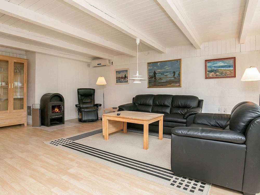 6 Person Holiday Home in Oksbol