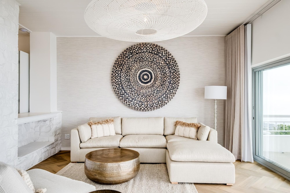 Idyllic Camps Bay Villa w 2 Pools Buddha Retreat