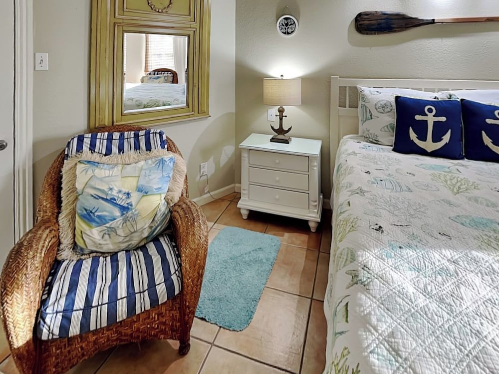 Siesta Keys by Miss Kitty’s
