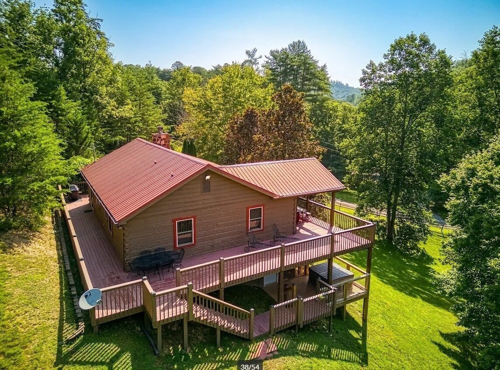 Tennessee Risky 3 Bedroom Cabin