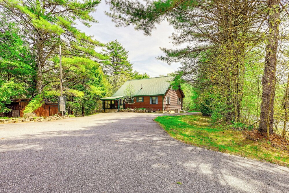 Peaceful Family Cabin on Schroon River!