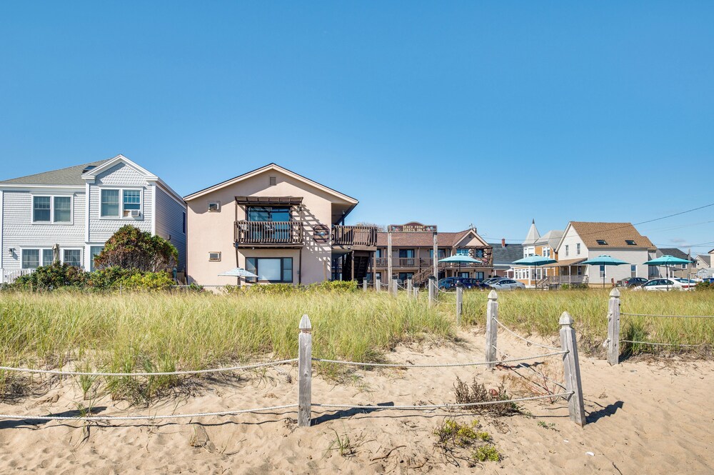 'beachfront 14' Condo on Old Orchard Beach