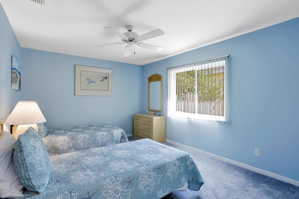 Quiet Waterfront Home With Pool, Dock and Bicycles view 5