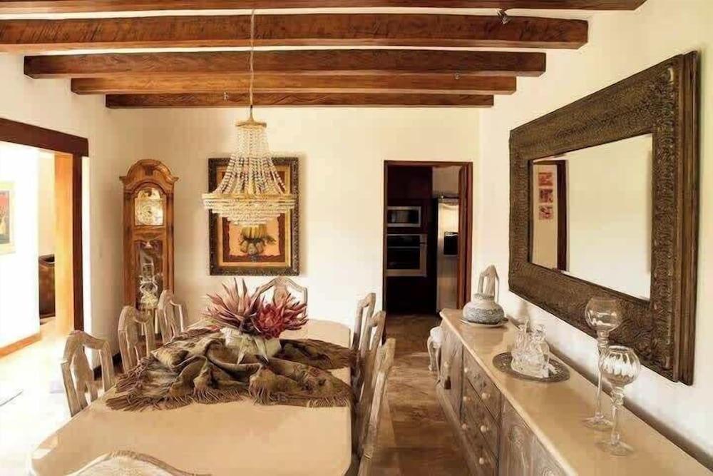 Lujosa Casa Guayllabamba BBQ Jacuzzi Gym Piscina